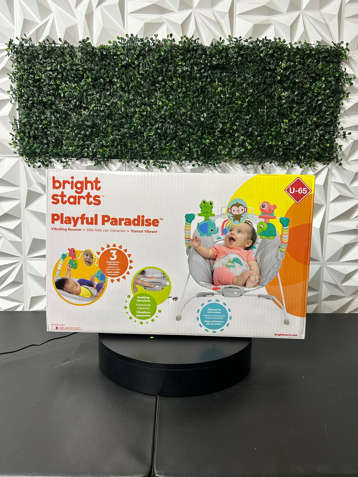 Bright Starts Playful Paradise Comfy Baby Bouncer Seat with Soothing Vibration and Toys